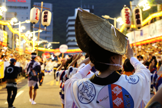 阿波踊り(PIXTA)