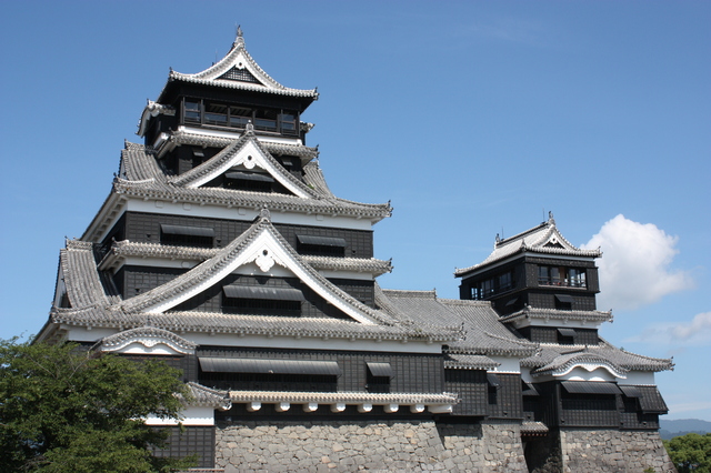 熊本城(PIXTA)
