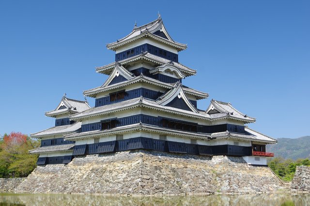 松本城(PIXTA)