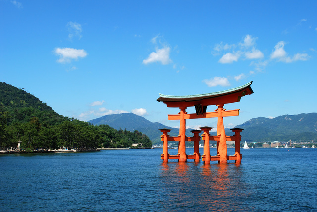 宮島(PIXTA)
