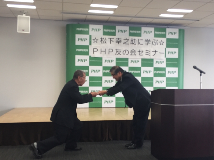 左が倉橋神父。右が澤田会長