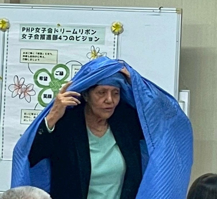 主に自由を求める女性市民が、タリバン戦闘員から打たれる、とされているムチ 主に自由を求める女性市民が、タリバン戦闘員から打たれる、とされているムチ