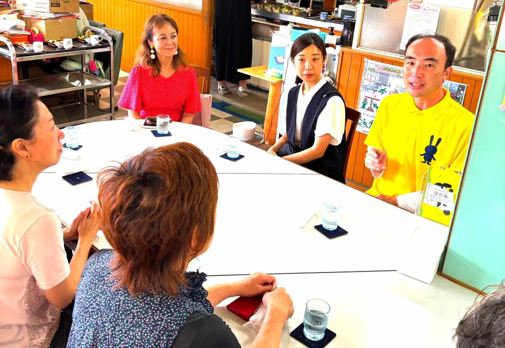 ランチは豊山町の喫茶店「赤いグラス」。温かい皆さまと即席の健康教室✨ ランチは豊山町の喫茶店「赤いグラス」。温かい皆さまと即席の健康教室✨