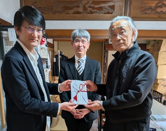 「未来応援奨学金にいがた」様へ寄付金をお持ちしました 「未来応援奨学金にいがた」様へ寄付金をお持ちしました