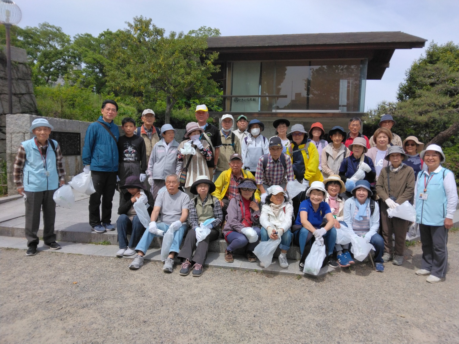兵庫地区散策クリーン行を開催しました。